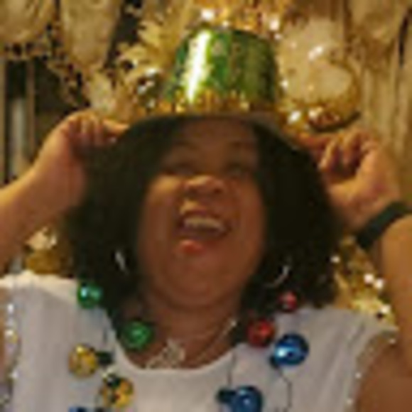 Meet your Posher, Cecile - Picture 1 of 1